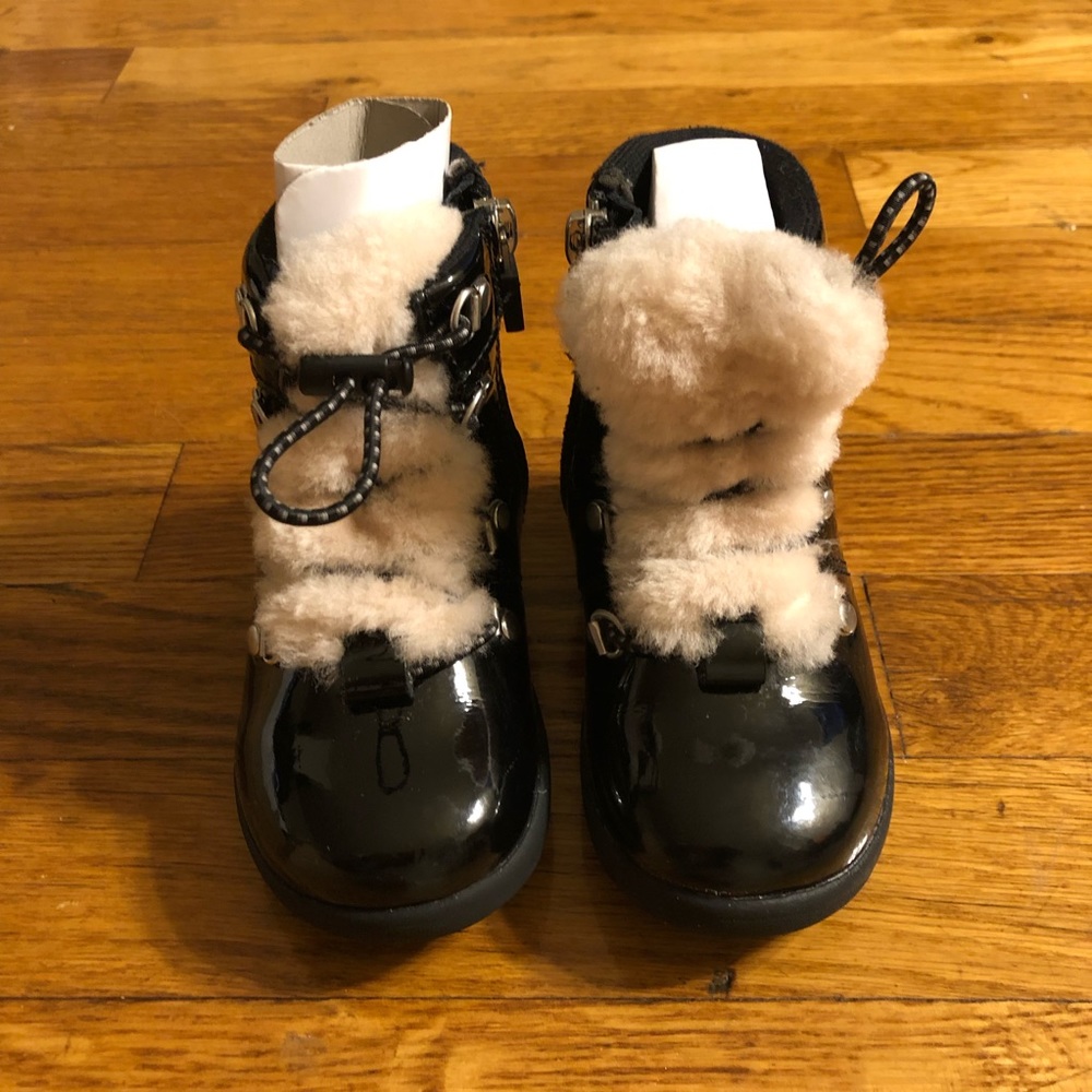 Ugg boots brand new never worn 6C toddler Girls
